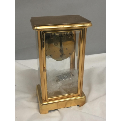 152 - AN EARLY 20TH CENTURY CARRIAGE CLOCK WITH FLORAL ENAMELLING TO THE FACE IN A BEVELLED GLASS CASE WIT... 