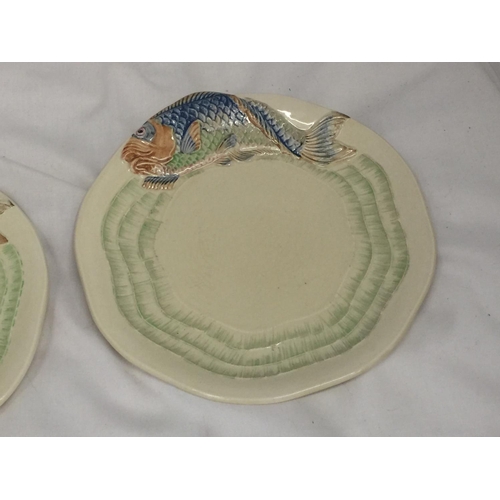 153 - TWO CLARICE CLIFF PLATES WITH FISH DECORATION DIAMETER 21CM