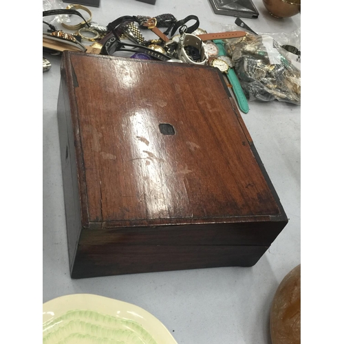 155 - A MAHOGANY BOX CONTAINING A QUANTITY OF ITEMS TO INCLUDE A BRASS SUN DIAL, HIP FLASK, BELT BUCKLE, D... 