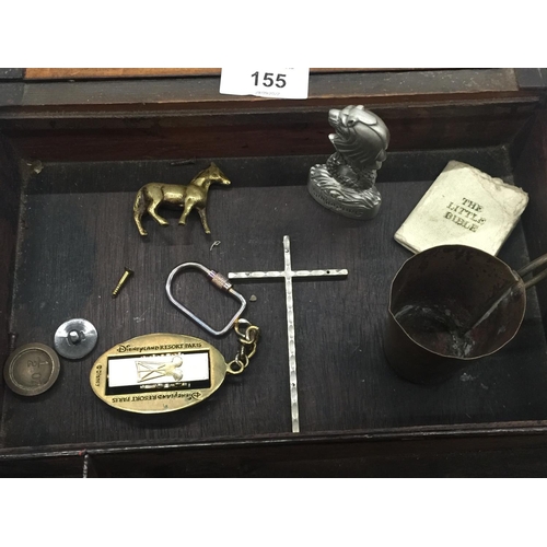 155 - A MAHOGANY BOX CONTAINING A QUANTITY OF ITEMS TO INCLUDE A BRASS SUN DIAL, HIP FLASK, BELT BUCKLE, D... 