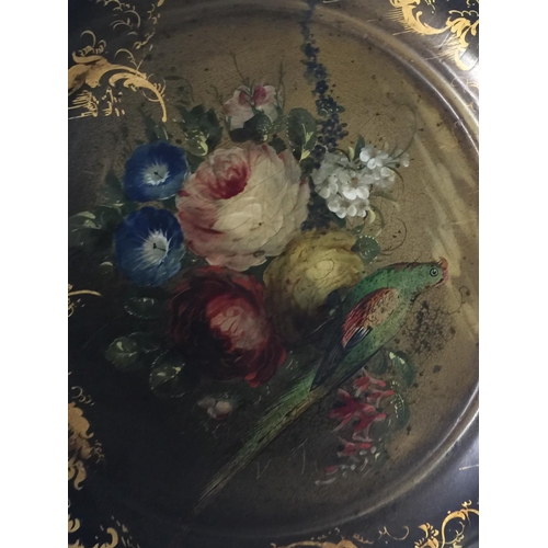 161 - A VICTORIAN HAND PAINTED PAPIER MACHE PLATE WITH METAL HANDLES DIAMETER 26CM