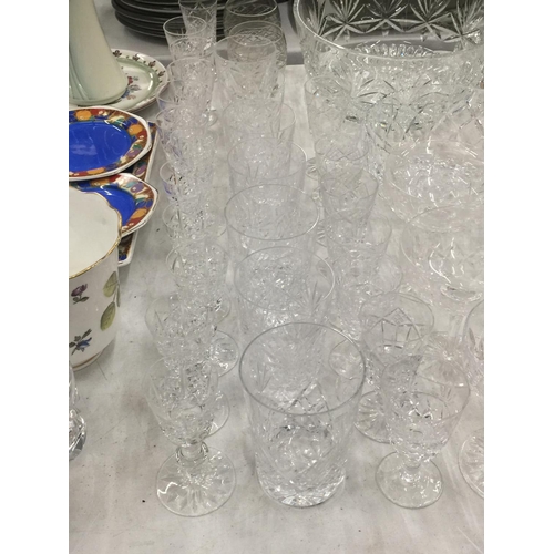 174 - A LARGE QUANTITY OF GLASSWARE TO INCLUDE BOWLS, COCKTAIL, SHERRY, PORT, WINE, TUMBLERS, CERAMICS, ET... 