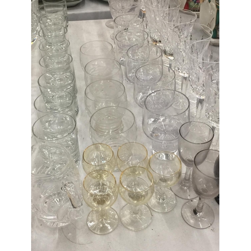 174 - A LARGE QUANTITY OF GLASSWARE TO INCLUDE BOWLS, COCKTAIL, SHERRY, PORT, WINE, TUMBLERS, CERAMICS, ET... 