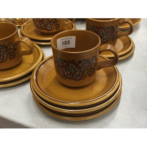 185 - A QUANTITY OF ROYAL WORCESTER PALISSY TABLEWARE TO INCLUDE PLATES, BOWLS, CUPS, SAUCERS, A COFFEE PO... 