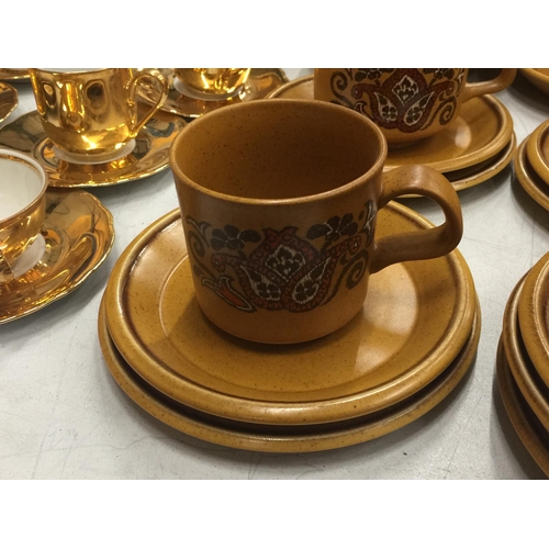 185 - A QUANTITY OF ROYAL WORCESTER PALISSY TABLEWARE TO INCLUDE PLATES, BOWLS, CUPS, SAUCERS, A COFFEE PO... 