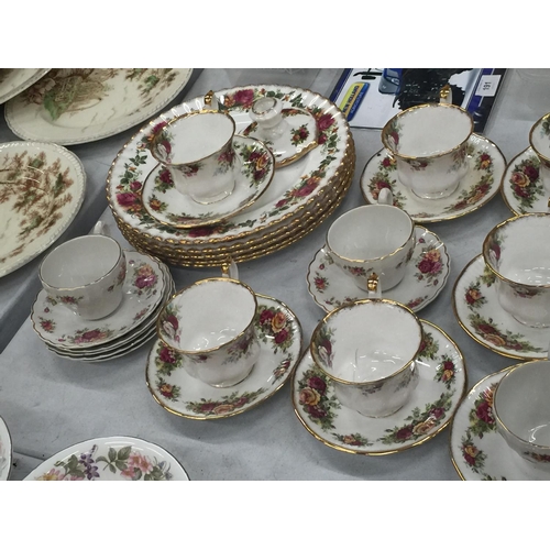 193 - A QUANTITY OF ELIZABETHAN 'ENGLISH GARDEN' TO INCLUDE DINNER PLATES, CUPS, SAUCERS, ETC