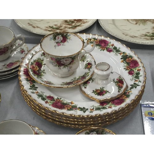 193 - A QUANTITY OF ELIZABETHAN 'ENGLISH GARDEN' TO INCLUDE DINNER PLATES, CUPS, SAUCERS, ETC