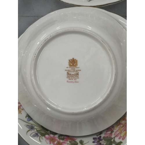 194 - A QUANTITY OF CHINA BOWLS TO INCLUDE PARAGON 'DEBUTANTE', PARAGON 'COUNTRY LANE' AND ROYAL ALBERT 'C... 