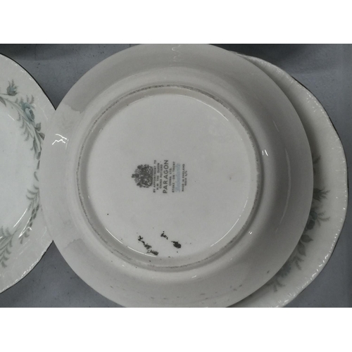 194 - A QUANTITY OF CHINA BOWLS TO INCLUDE PARAGON 'DEBUTANTE', PARAGON 'COUNTRY LANE' AND ROYAL ALBERT 'C... 