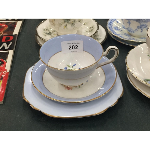 202 - AMIXED LOT OF TRIOS TO INCLUDE PARAGON 'FIRST LOVE', ROYAL DOULTON 'CAMBRIDGE', ETC