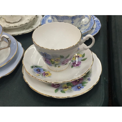 202 - AMIXED LOT OF TRIOS TO INCLUDE PARAGON 'FIRST LOVE', ROYAL DOULTON 'CAMBRIDGE', ETC