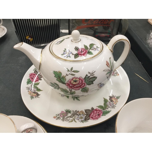 204 - A WEDGWOOD 'CATHAY' CHINA TEASEST TO INCLUDE A TEAPOT, CREAM JUG, SUGAR BOWL, CUPS, SAUCERS AND SIDE... 