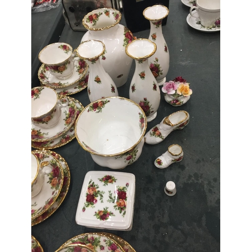 214 - A LARGE QUANTITY OF ROYAL ALBERT 'OLD COUNTRY ROSES' TO INCLUDE DINNER PLATES, SERVING PLATE, BOWLS,... 