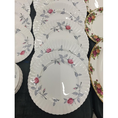 215 - A QUANTITY OF ROYAL ALBERT 'TRENTSIDE ROSE' CHINA TO INCLUDE A SERVING PLATE, DINNER PLATES, SIDE PL... 