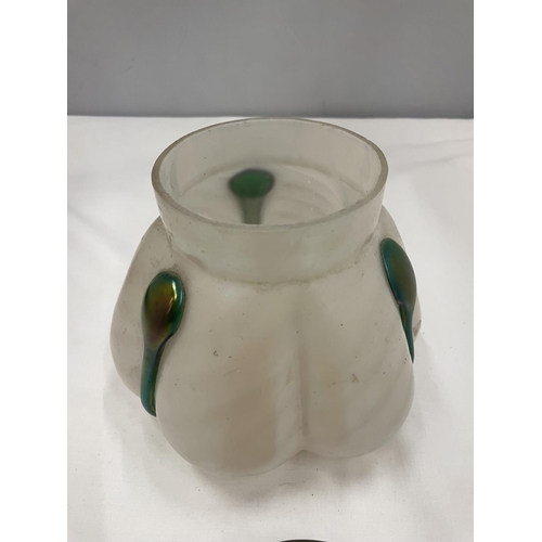 19 - A CIRCA 1910 LOETZ MELON IRIDESCENT PEARL ART GLASS VASE WITH APPLIED GREEN TENDRILS AND A BRASS MET... 