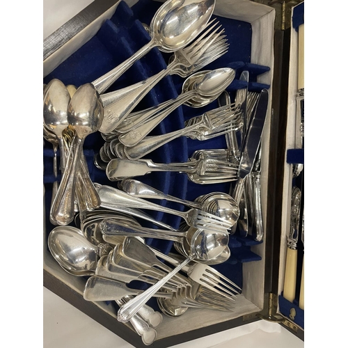 22 - AN OAK CANTEEN CONTAINING A LARGE QUANTITY OF FLATWARE