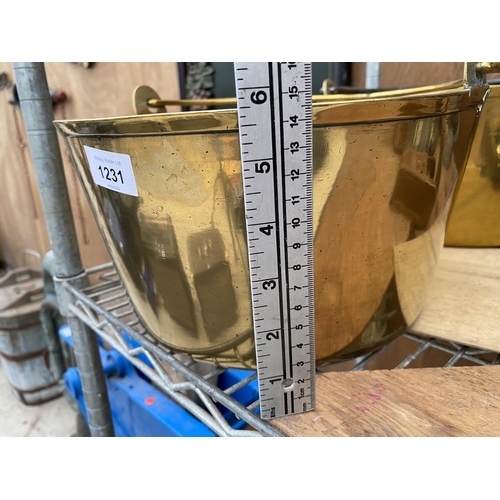 1231 - A VINTAGE BRASS JAM PAN