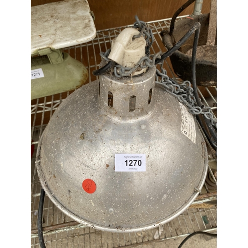 1270 - A HEAT LAMP AND A CAST IRON COOKING POT