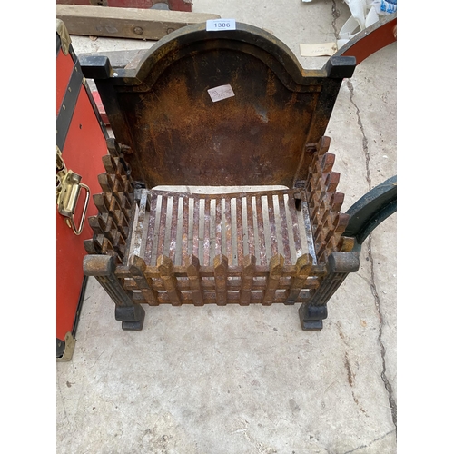 1306 - A VINTAGE CAST IRON FIRE GRATE