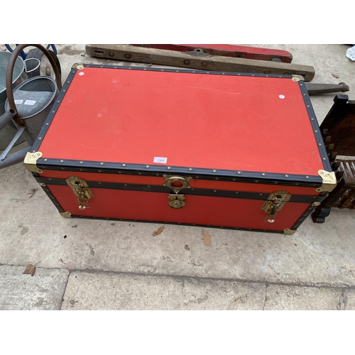 1307 - A LARGE TRAVEL TRUNK