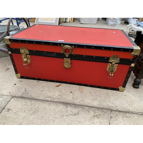 1307 - A LARGE TRAVEL TRUNK