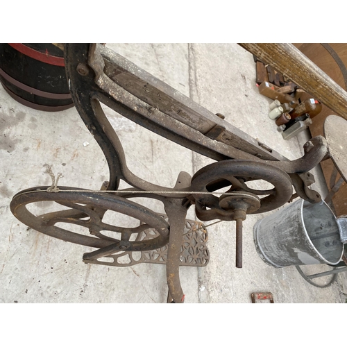 1321 - A VINTAGE 'LESTER IMPROVED' TREADLE SCROLL SAW