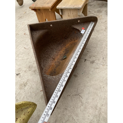 1323 - A CAST IRON CORNER FEED TROUGH PLANTER