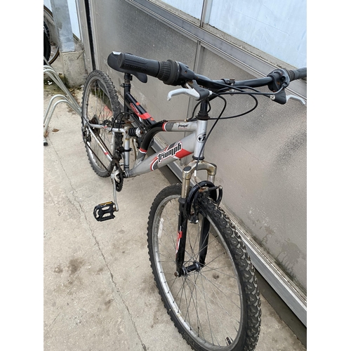 1367 - A DAKOTA TRIUMPH MOUNTAIN BIKE WITH FRONT AND REAR SUSPENSION AND 18 SPEED GEAR SYSTEM