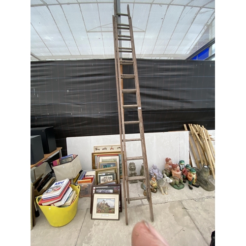 1382 - A VINTAGE WOODEN TWO SECTION 24 RUNG EXTENDING LADDER