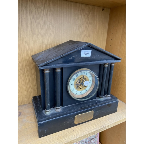 1397 - A HEAVY MARBLE MANTLE CLOCK WITH PLAQUE 'PRESENTED TO ELLIS LLYOD APRIL 1904'