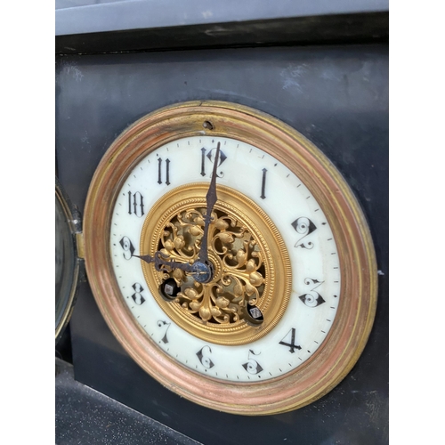 1397 - A HEAVY MARBLE MANTLE CLOCK WITH PLAQUE 'PRESENTED TO ELLIS LLYOD APRIL 1904'