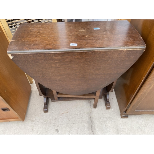 2461 - AN OAK OVAL GATELEG TABLE