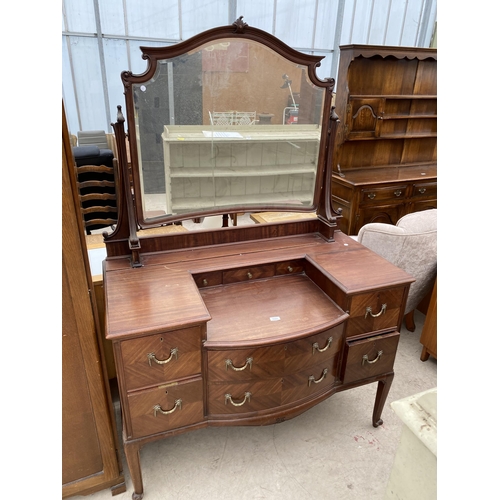 2463 - AN EDWARDIAN MAHOGANY BOWFRONTED DRESSING TABLE ENCLOSING FOUR SHORT, TWO LONG AND THREE JEWELLED DR... 