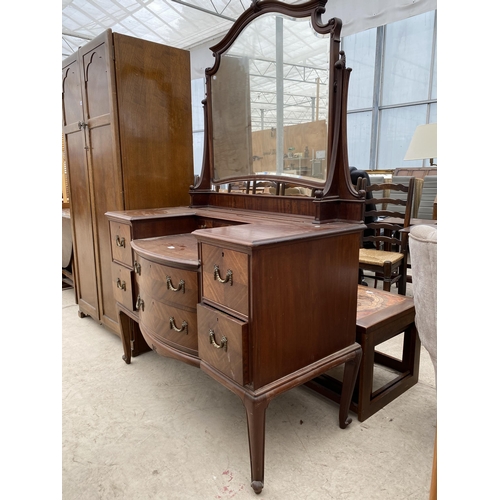 2463 - AN EDWARDIAN MAHOGANY BOWFRONTED DRESSING TABLE ENCLOSING FOUR SHORT, TWO LONG AND THREE JEWELLED DR... 