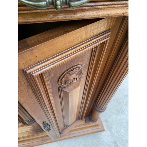 2487 - A VICTORIAN WALNUT DRESSER, THE UPPER PORTION WITH SIDE CUPBOARD, CENTRAL DOOR WITH BEVEL GLASS WITH... 