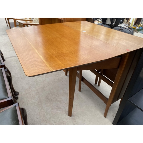 2498 - A MID 20TH CENTURY OAK DROP-LEAF DINING TABLE