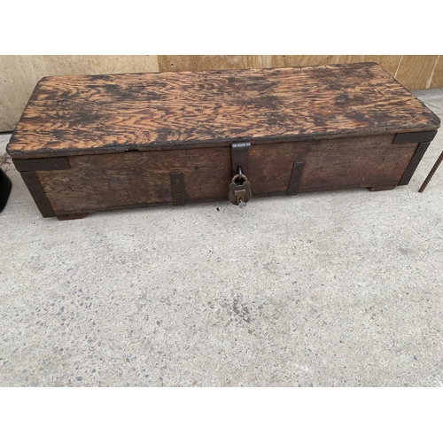 1211 - A VINTAGE WOODEN JOINERS CHEST WITH SECTIONAL STORAGE AND AN ASSORTMENT OF TOOLS TO INCLUDE SPANNERS... 