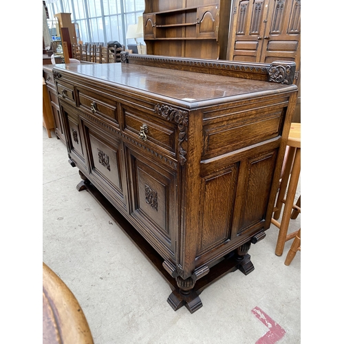 2466 - AN EARLY 20TH CENTURY OAK SIDEBOARD, 60