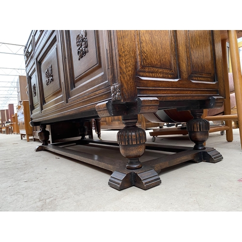 2466 - AN EARLY 20TH CENTURY OAK SIDEBOARD, 60