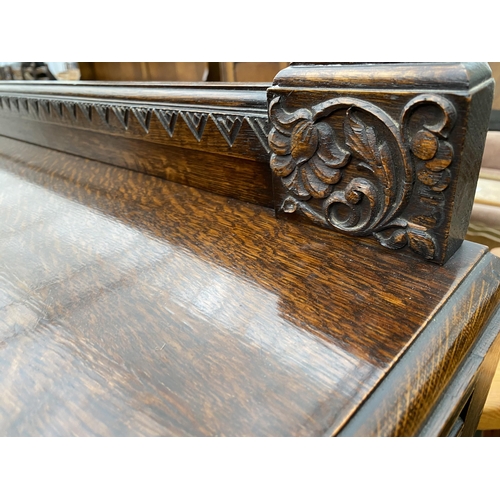 2466 - AN EARLY 20TH CENTURY OAK SIDEBOARD, 60