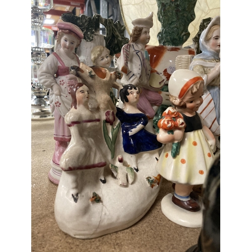 247 - A QUANTITY OF VINTAGE CERAMICS TO INCLUDE STAFFORDSHIRE FIGURES, COW CREAMERS, CONTINENTAL FIGURES, ... 