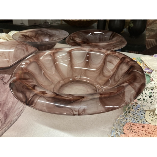 276 - FIVE LARGE PIECES OF PURPLE CLOUD GLASSWARE BOWLS