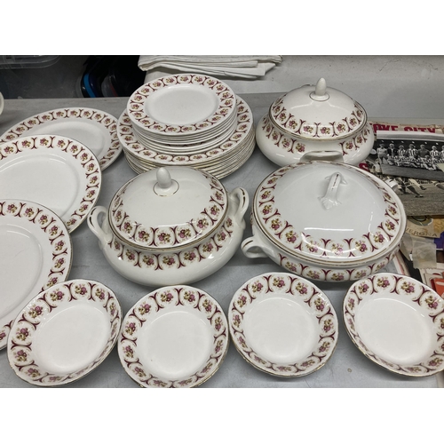 278 - A STAFFORDSHIRE 'BAKEWELL' CLASSIC DINNER SERVICE TO INCLUDE SERVING PLATTERS, VARIOUS SIZES OF PLAT... 