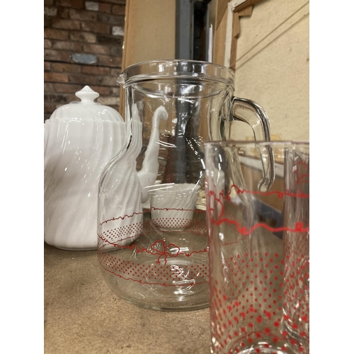 283 - A LEMONADE SET TO INCLUDE A JUG WITH RED DETAIL AND SIX TUMBLERS