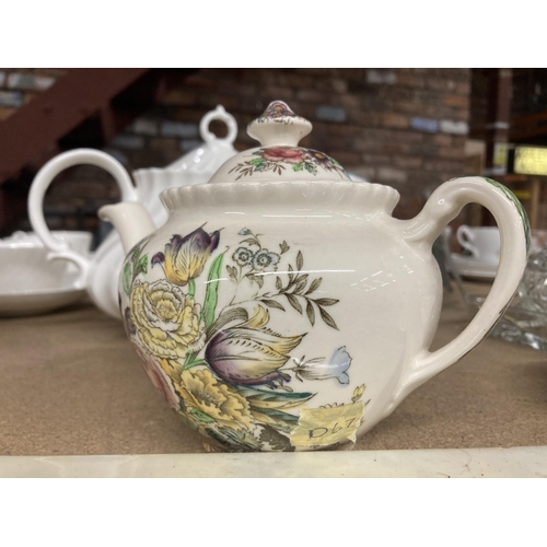 288 - AN AYNSLEY 'WILD TUDOR' VASE AND PLATE, WINDSOR WARE 'GARDEN BOUQUET' TEAPOT, ETC