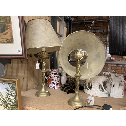 294 - A PAIR OF HEAVY BRASS TABLE LAMPS WITH TWISTED STEMS