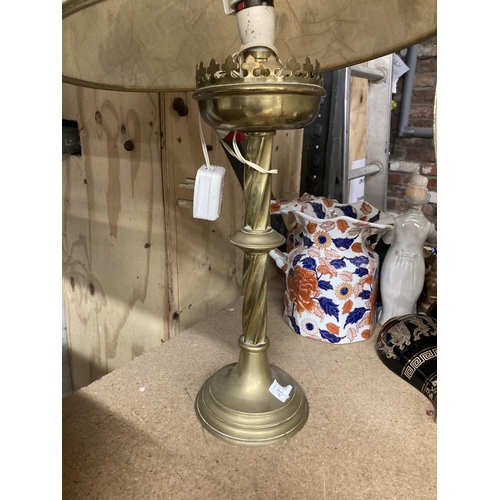 294 - A PAIR OF HEAVY BRASS TABLE LAMPS WITH TWISTED STEMS