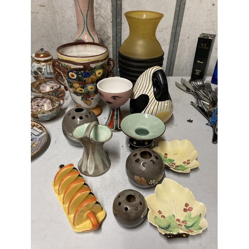 297 - A QUANTITY OF STUDIO POTTERY TO INCLUDE VASES, A KOSTA BODA STYLE BOWL, CARLTON WARE, ETC