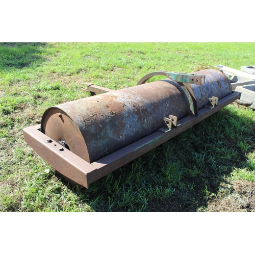 100 - A 8' WATER BALLAST ROLLER + VAT