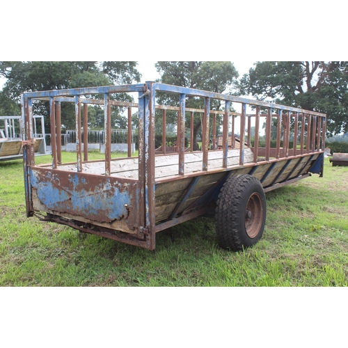 138 - A FEED TRAILER IN NEED OF REPAIR + VAT